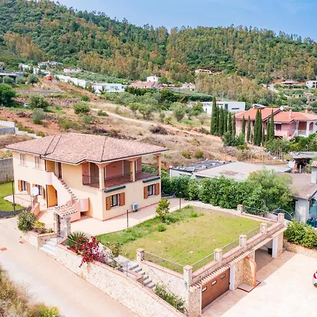 Vicino Al Mare Bacu E Ludu A *